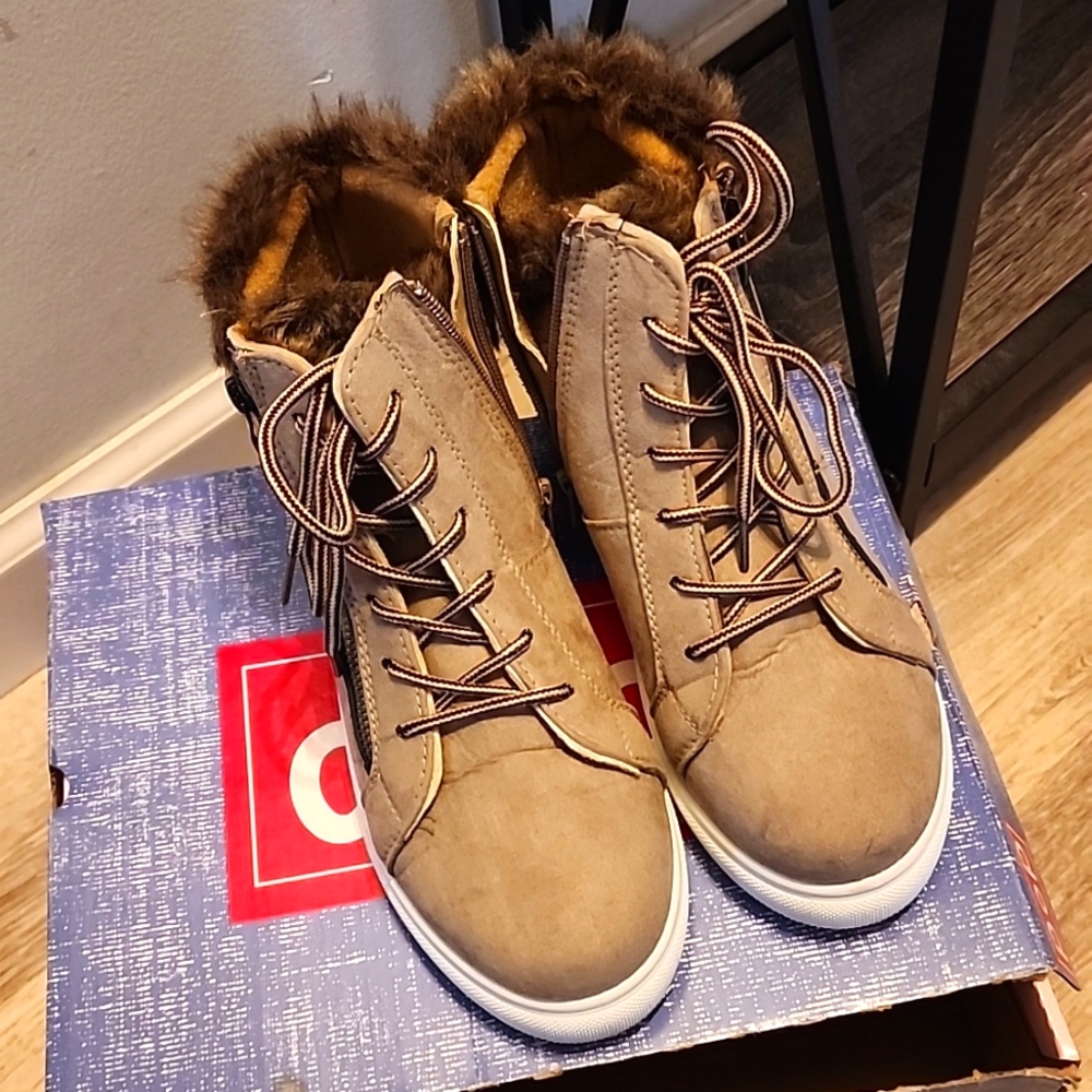 POP taupe boots 8.5
